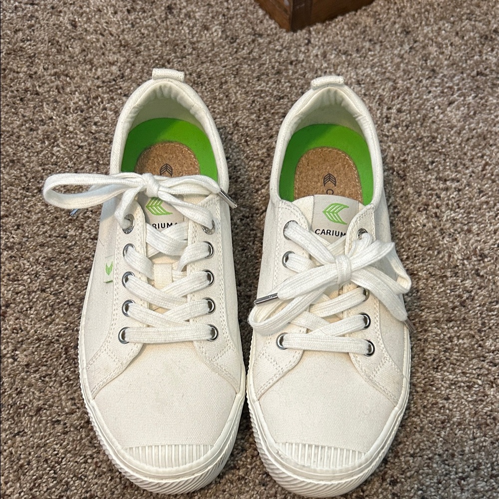 Cariuma Off-White Canvas Sneakers